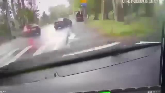 (ვიდეო) გონიოში მომხდარი ავტოკატასტროფის ვიდეოკადრები, რომელსაც 3 გოგოს სიცოცხლე შეეწირა – მანქანის რეგისტრატორმა საშინელი შეჯახება გადაიღო
