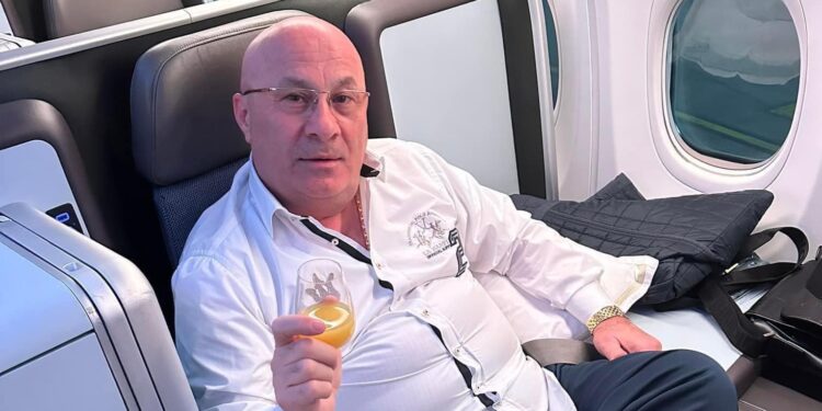 როგორ სახლში ცხოვრობს გელა ბარკალაია ? – დაათვალიერეთ ცნობილი ბიზნესმენის მდიდრული სახლი