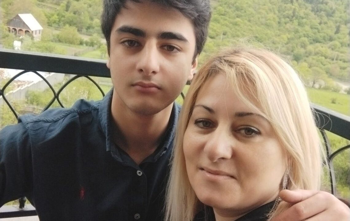 ჩემი შვილი გაჰყავს გარეთ და ურტყამს დანას…” – რას ჰყვება მოკლული დავით ნარიმანიძის დედა